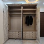 Super Gloss Wardrobe